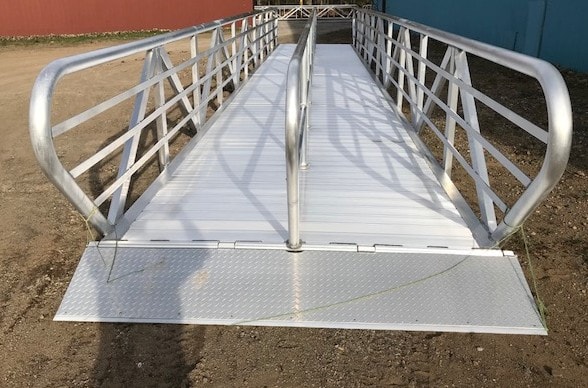 TechniDock 3-rail aluminum gangway with diamond plate landing